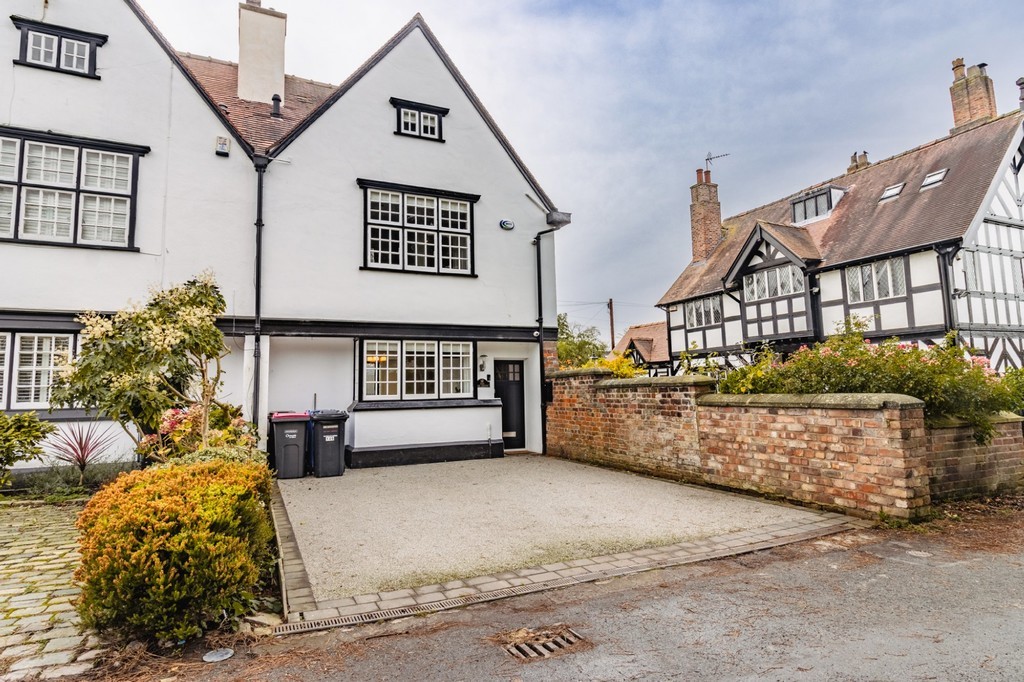 The Green, Worsley, 3 bedroom, End Terraced House