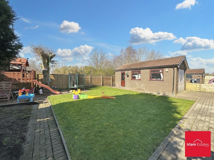 Images for 1 Queensway, Irlam, Manchester EAID:f9612e08aa9db763e9b9345859e1a61a BID:1