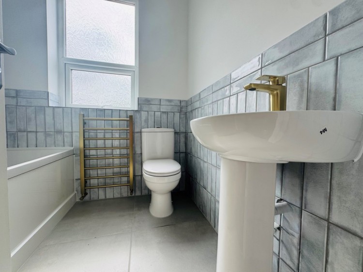Images for Longmead Road, Salford EAID:f9612e08aa9db763e9b9345859e1a61a BID:1