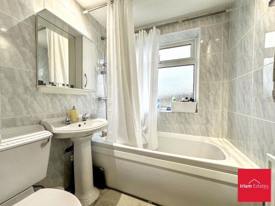 Images for Exeter Drive, Irlam, M44 EAID:3405264228 BID:2714ea13-4875-41c2-9250-130c9b5cb2ff