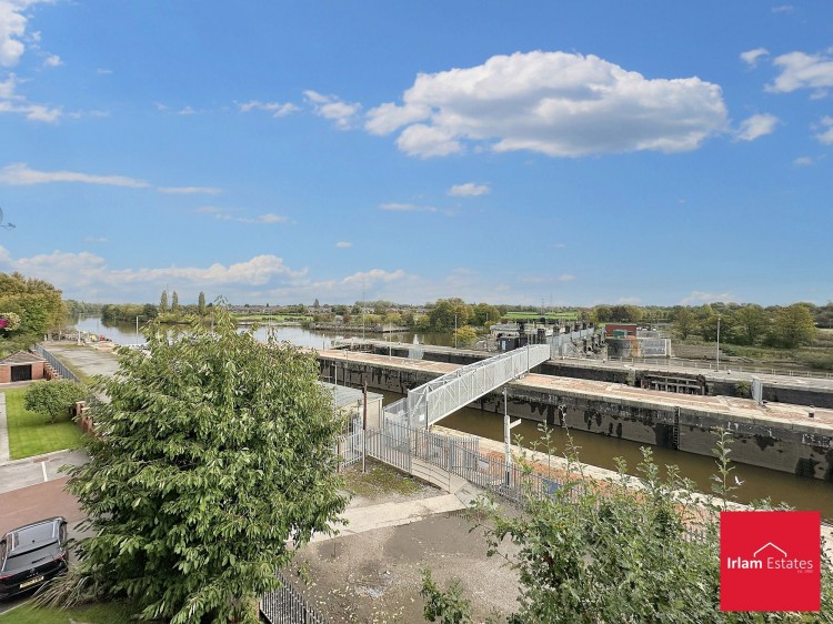 Images for Forebay Drive, Irlam, M44 EAID:3405264228 BID:2714ea13-4875-41c2-9250-130c9b5cb2ff