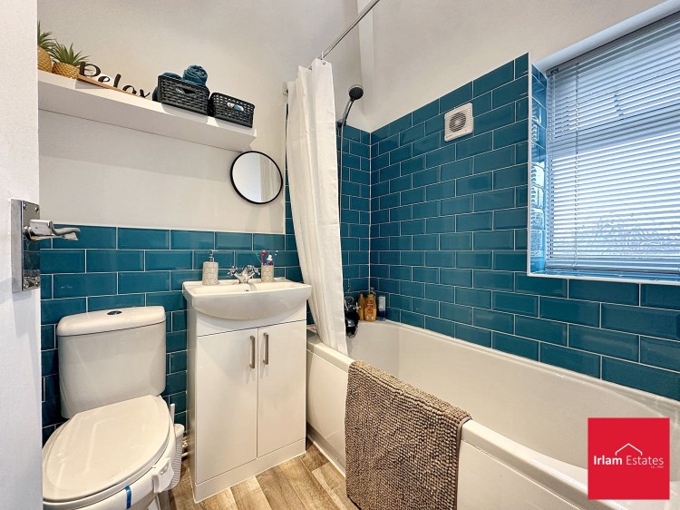 Images for Warwick Road, Cadishead, M44 EAID:3405264228 BID:2714ea13-4875-41c2-9250-130c9b5cb2ff