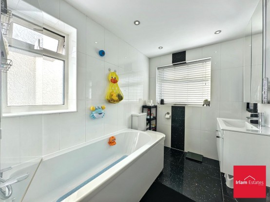 Images for Radford Drive, Irlam, M44 EAID:3405264228 BID:2714ea13-4875-41c2-9250-130c9b5cb2ff