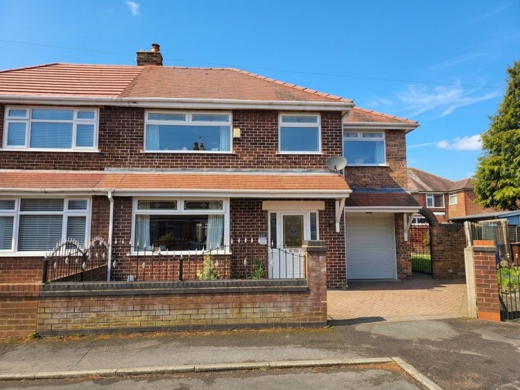 Images for Rose Crescent, Irlam, M44 EAID:3405264228 BID:2714ea13-4875-41c2-9250-130c9b5cb2ff