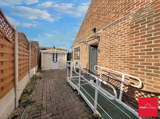 Images for Ratcliffe Avenue, Irlam, M44 EAID:3405264228 BID:2714ea13-4875-41c2-9250-130c9b5cb2ff